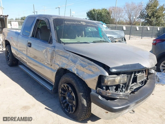 2001 Chevrolet Silverado 1500 LT with VIN 2GCEC19T111309806, listed as a IAAI auction lot 41217267 with 137,612 mi miles. Bid and sale history available at carsss.com. Image 1.