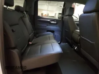 2025 GMC Sierra 1500 SLT z VIN 1GTUUDED0SZ240561, wystawiony jako Copart lot #60465185 z przebiegiem 6 904 mil mil oraz Czysty tytuł • Clean title. Historia ofert i sprzedaży dostępna na DreamBid. Obrazek 10.