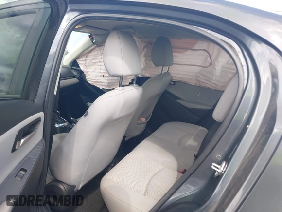 2019 Toyota Yaris L z VIN 3MYDLBYV4KY528641, wystawiony jako IAAI lot #41935993 z przebiegiem 61 940 mil mil oraz . Historia ofert i sprzedaży dostępna na DreamBid. Obrazek 8.
