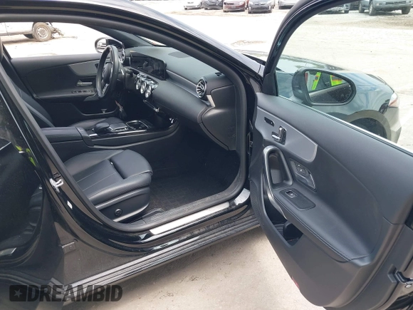2021 Mercedes-Benz A 220 z VIN W1K3G4FB3MJ278745, wystawiony jako IAAI lot #42386479 z przebiegiem 33 282 mil mil oraz . Historia ofert i sprzedaży dostępna na DreamBid. Obrazek 5.