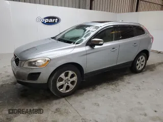 2013 Volvo XC60 3.2L z VIN YV4952DL4D2383652, wystawiony jako Copart lot #54122265 z przebiegiem 133 516 mil mil oraz Czysty tytuł • Clean title. Historia ofert i sprzedaży dostępna na DreamBid. Obrazek 1.