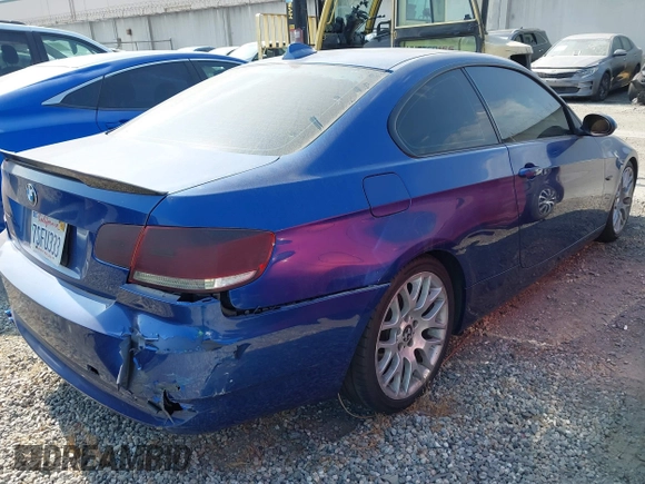2008 BMW 3 Series 328i с VIN WBAWB33578P132461, выставлен на аукционе IAAI как лот 42608515 с пробегом 105 527 миль миль и . История ставок и продаж доступна на DreamBid. Изображение 4.