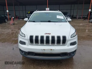 2017 Jeep Cherokee Latitude z VIN 1C4PJLCBXHW578514, wystawiony jako IAAI lot #42177673 z przebiegiem 125 030 mil mil oraz . Historia ofert i sprzedaży dostępna na DreamBid. Obrazek 12.