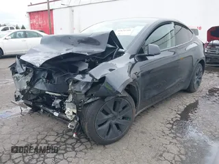 2024 Tesla Model Y с VIN 7SAYGDED6RF102745, выставлен на аукционе IAAI как лот 41824709 с пробегом 13 842 миль миль и . История ставок и продаж доступна на DreamBid. Изображение 2.