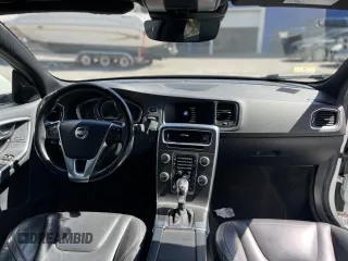 2015 Volvo S60 T6 Drive-E Platinum with VIN YV149MFM1F2337521, listed as a Copart auction lot 54000355 with 124,971 mi miles and Clean Title. Bid and sale history available at carsss.com. Image 9.