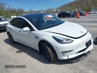 2021 Tesla Model 3 Performance z VIN 5YJ3E1ECXMF083757, wystawiony jako IAAI lot #41988502 z przebiegiem Nie podano mil oraz . Historia ofert i sprzedaży dostępna na DreamBid. Obrazek 1.