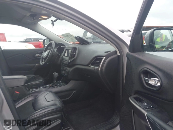 2019 Jeep Cherokee Latitude Plus with VIN 1C4PJMLX7KD104542, listed as a IAAI auction lot 41972055 with 105,129 mi miles. Bid and sale history available at carsss.com. Image 5.