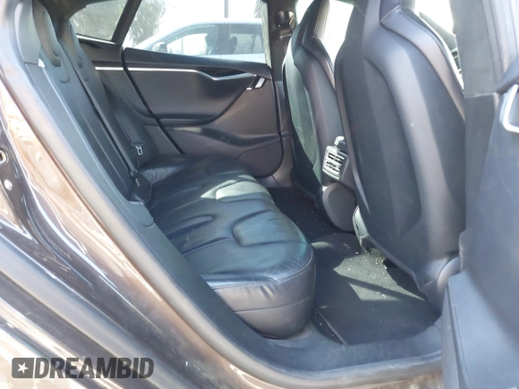 2013 Tesla Model S z VIN 5YJSA1DN4DFP19552, wystawiony jako IAAI lot #41360466 z przebiegiem 129 806 mil mil oraz . Historia ofert i sprzedaży dostępna na DreamBid. Obrazek 8.