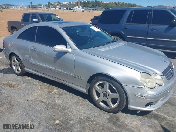 2005 Mercedes-Benz CLK-Class 5.0L with VIN WDBTJ75J35F142835, listed as a IAAI auction lot 41836593 with 1 mi miles. Bid and sale history available at carsss.com. Image 1.