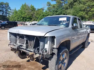2010 Chevrolet Silverado 1500 LT with VIN 1GCSKSE35AZ298883, listed as a IAAI auction lot 39632673 with 165,950 mi miles. Bid and sale history available at carsss.com. Image 2.