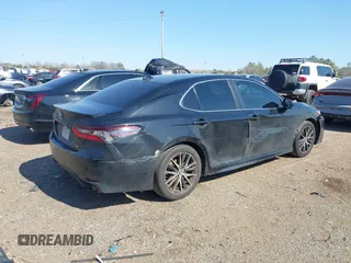 2021 Toyota Camry SE Nightshade with VIN 4T1G11AK1MU579561, listed as a IAAI auction lot 41674956 with 114,648 mi miles. Bid and sale history available at carsss.com. Image 4.