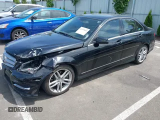 2012 Mercedes-Benz C 300 Sport с VIN WDDGF8BB9CA642697, выставлен на аукционе IAAI как лот 42479043 с пробегом 93 021 миль миль и . История ставок и продаж доступна на DreamBid. Изображение 17.