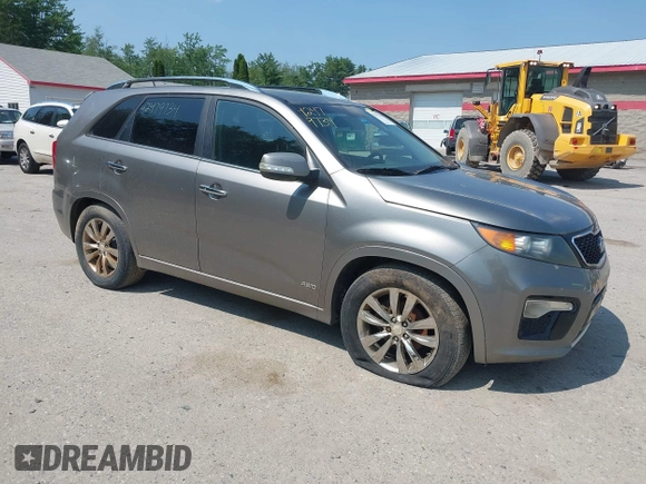 2013 Kia Sorento SX с VIN 5XYKWDA20DG337895, выставлен на аукционе IAAI как лот 42479734 с пробегом 198 291 миль миль и . История ставок и продаж доступна на DreamBid. Изображение 1.