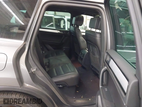 2017 Volkswagen Touareg Wolfsburg Edition с VIN WVGRF7BP3HD003094, выставлен на аукционе IAAI как лот 41199373 с пробегом 110 880 миль миль и . История ставок и продаж доступна на DreamBid. Изображение 8.
