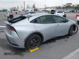 2024 Toyota Prius LE z VIN JTDACAAU2R3019020, wystawiony jako IAAI lot #42128983 z przebiegiem 42 049 mil mil oraz . Historia ofert i sprzedaży dostępna na DreamBid. Obrazek 4.