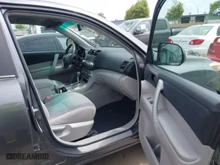 2011 Toyota Highlander with VIN 5TDZK3EH8BS027822, listed as a IAAI auction lot 42051111 with 174,290 mi miles. Bid and sale history available at carsss.com. Image 5.