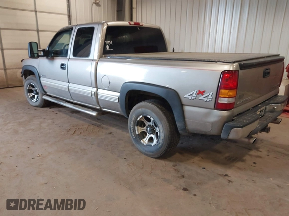 2000 Chevrolet Silverado 1500 LS with VIN 1GCEK19TXYZ323188, listed as a IAAI auction lot 40906952 with 176,824 mi miles. Bid and sale history available at carsss.com. Image 3.