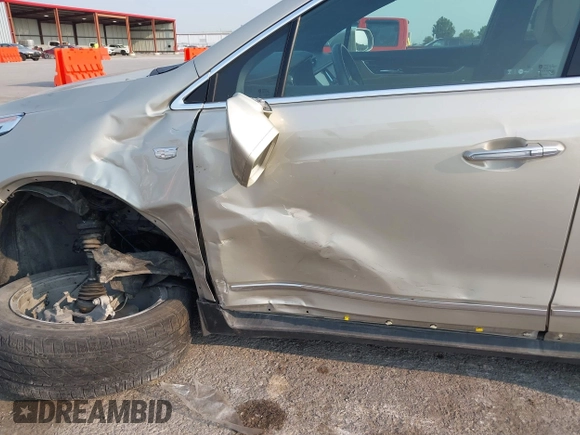 2017 Cadillac XT5 Premium Luxury FWD z VIN 1GYKNCRSXHZ164468, wystawiony jako IAAI lot #40314503 z przebiegiem 94 008 mil mil oraz . Historia ofert i sprzedaży dostępna na DreamBid. Obrazek 6.