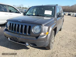 2017 Jeep Patriot High Altitude with VIN 1C4NJRFB4HD170804, listed as a IAAI auction lot 41289960 with 118,025 mi miles. Bid and sale history available at carsss.com. Image 17.
