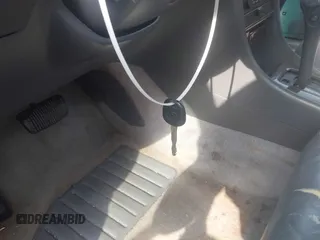 2000 Toyota Camry CE z VIN JT2BG28K3Y0513835, wystawiony jako IAAI lot #42309937 z przebiegiem 132 572 mil mil oraz . Historia ofert i sprzedaży dostępna na DreamBid. Obrazek 13.