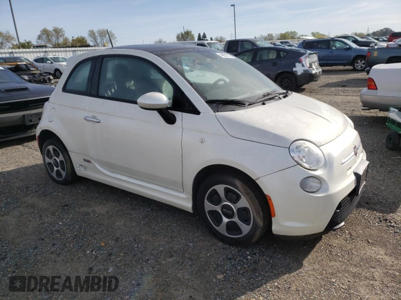 2014 FIAT 500e z VIN 3C3CFFGE5ET172801, wystawiony jako Copart lot #49651775 z przebiegiem 42 758 mil mil oraz Czysty tytuł • Clean title. Historia ofert i sprzedaży dostępna na DreamBid. Obrazek 4.