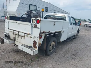 2011 Ford F-350 XL with VIN 1FD7X3A62BEC97501, listed as a IAAI auction lot 42223063 with 171,111 mi miles and . Bid and sale history available at DreamBid. Image 4.