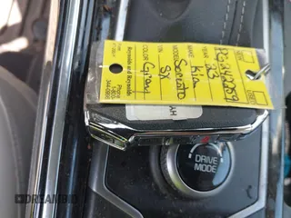 2023 Kia Sorento SX z VIN 5XYRK4LF3PG242259, wystawiony jako IAAI lot #41970398 z przebiegiem 31 293 mil mil oraz . Historia ofert i sprzedaży dostępna na DreamBid. Obrazek 11.