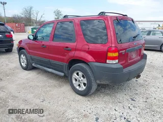 2006 Ford Escape XLT with VIN 1FMYU931X6KA24055, listed as a IAAI auction lot 42098827 with 175,261 mi miles. Bid and sale history available at carsss.com. Image 3.