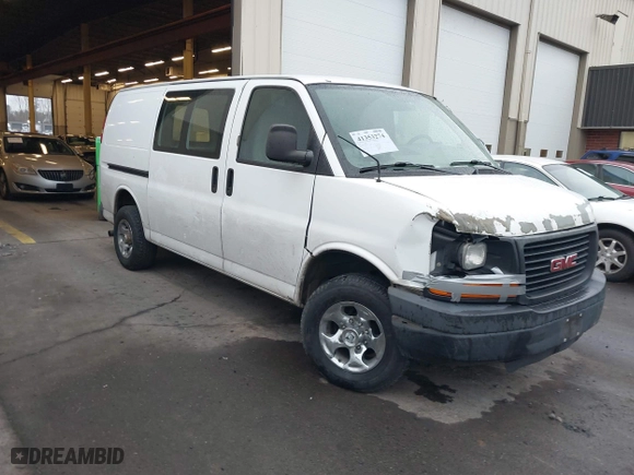 2008 GMC Savana Cargo Van with VIN 1GTGG25CX81235617, listed as a IAAI auction lot 41353274 with 209,888 mi miles. Bid and sale history available at carsss.com. Image 1.