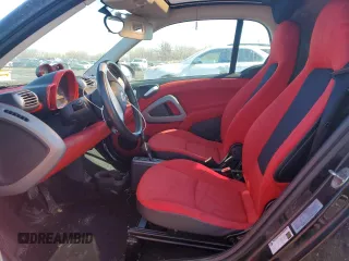 2009 Smart fortwo Pure z VIN WMEEJ31X79K274220, wystawiony jako Copart lot #46529995 z przebiegiem 76 185 mil mil oraz Szkoda całkowita • Salvage title. Historia ofert i sprzedaży dostępna na DreamBid. Obrazek 7.