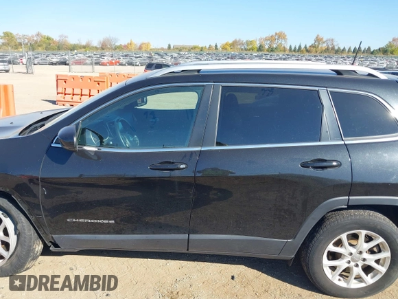 2016 Jeep Cherokee Latitude with VIN 1C4PJMCB2GW301117, listed as a IAAI auction lot 40647017 with 56,348 mi miles and . Bid and sale history available at DreamBid. Image 14.