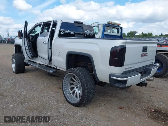2019 GMC Sierra 2500HD Denali with VIN 1GT12SEY5KF236832, listed as a IAAI auction lot 40151260 with 45,531 mi miles. Bid and sale history available at carsss.com. Image 3.