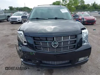 2013 Cadillac Escalade Premium z VIN 1GYS3CEF5DR358253, wystawiony jako IAAI lot #42332393 z przebiegiem 142 118 mil mil oraz . Historia ofert i sprzedaży dostępna na DreamBid. Obrazek 12.