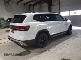 2024 Volkswagen Atlas Peak Edition SEL with VIN 1V2GR2CA7RC564002, listed as a Copart auction lot 85509344 with 111 mi miles and Salvage title. Bid and sale history available at DreamBid. Image 3.