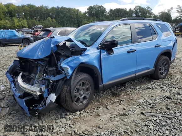 2025 Honda Pilot TrailSport with VIN 5FNYG1H6XSB031774, listed as a Copart auction lot 70433744 with 3,467 mi miles and Salvage Title. Bid and sale history available at carsss.com. Image 1.