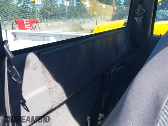 1997 Ford Ranger XLT z VIN 1FTCR10A3VUB26645, wystawiony jako IAAI lot #42644211 z przebiegiem 228 683 mil mil oraz . Historia ofert i sprzedaży dostępna na DreamBid. Obrazek 8.