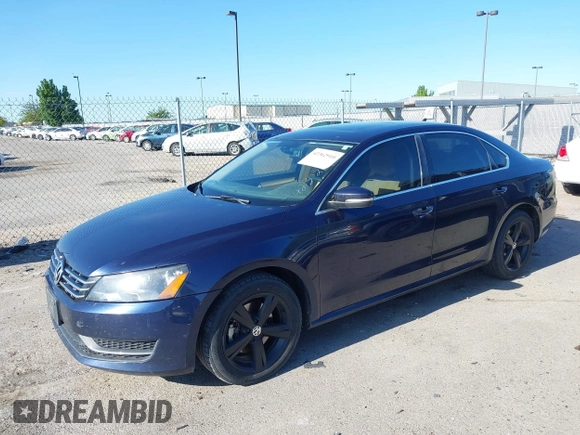 2013 Volkswagen Passat SE с VIN 1VWBN7A39DC129965, выставлен на аукционе IAAI как лот 42302910 с пробегом 182 874 миль миль и . История ставок и продаж доступна на DreamBid. Изображение 2.