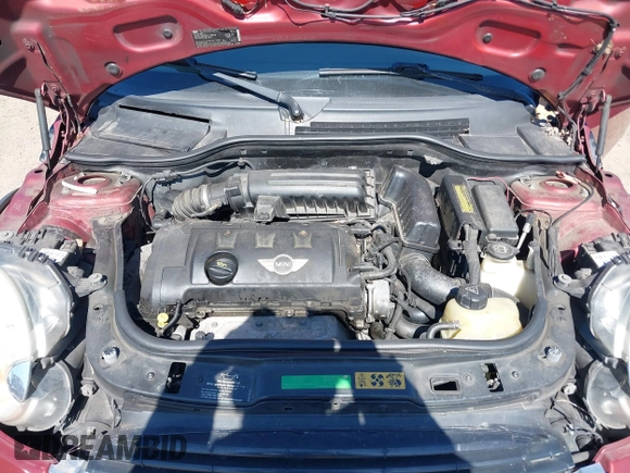 2007 MINI Hardtop with VIN WMWMF33537TU60428, listed as a IAAI auction lot 41753810 with 218,137 mi miles and . Bid and sale history available at DreamBid. Image 10.