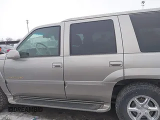 2000 Cadillac Escalade z VIN 1GYEK63R1YR197386, wystawiony jako IAAI lot #41386599 z przebiegiem 77 657 mil mil oraz . Historia ofert i sprzedaży dostępna na DreamBid. Obrazek 15.