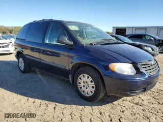 2006 Chrysler Town & Country SWB with VIN 1A4GP45R76B669995, listed as a Copart auction lot 82896794 with 87,934 mi miles and Salvage Title. Bid and sale history available at carsss.com. Image 4.
