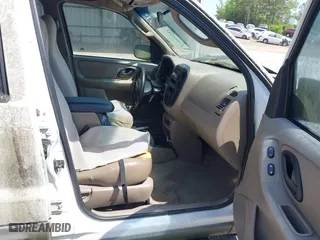 2001 Ford Escape XLT with VIN 1FMYU03171KA35485, listed as a IAAI auction lot 42052581 with 242,653 mi miles. Bid and sale history available at carsss.com. Image 5.