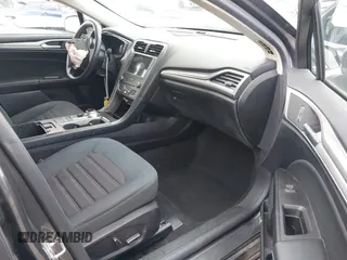 2019 Ford Fusion SE with VIN 3FA6P0LUXKR174476, listed as a IAAI auction lot 42110902 with 33,260 mi miles and . Bid and sale history available at DreamBid. Image 5.