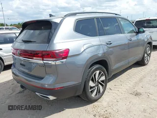 2024 Volkswagen Atlas SE z VIN 1V2HR2CA8RC563655, wystawiony jako IAAI lot #42586812 z przebiegiem 36 426 mil mil oraz . Historia ofert i sprzedaży dostępna na DreamBid. Obrazek 4.