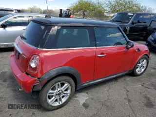 2011 MINI Hardtop z VIN WMWSU3C5XBT093162, wystawiony jako Copart lot #54871315 z przebiegiem 171 220 mil mil oraz Szkody całkowita. Historia ofert i sprzedaży dostępna na DreamBid. Obrazek 3.