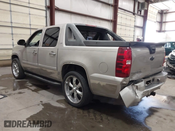 2007 Chevrolet Avalanche LTZ z VIN 3GNEC12037G144865, wystawiony jako IAAI lot #42592982 z przebiegiem 160 962 mil mil oraz . Historia ofert i sprzedaży dostępna na DreamBid. Obrazek 3.