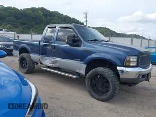 2004 Ford Super Duty F-250 XL with VIN 1FTNX21P04EA03269, listed as a IAAI auction lot 40376204 with 174,588 mi miles. Bid and sale history available at carsss.com. Image 1.
