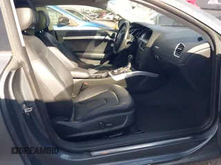 2012 Audi A5 Premium Plus z VIN WAULFAFR3CA026756, wystawiony jako IAAI lot #41824538 z przebiegiem 60 304 mil mil oraz . Historia ofert i sprzedaży dostępna na DreamBid. Obrazek 5.