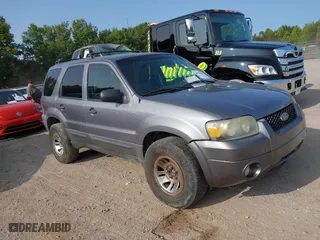 2007 Ford Escape XLT with VIN 1FMCU93127KB06325, listed as a IAAI auction lot 40301185 with 263,513 mi miles. Bid and sale history available at carsss.com. Image 1.