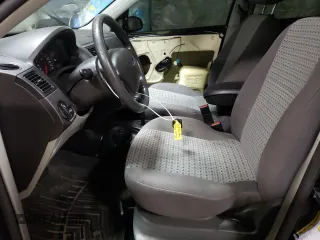 2007 Ford Focus S z VIN 1FAHP34N57W277715, wystawiony jako Copart lot #81950714 z przebiegiem 155 306 mil mil oraz Szkoda całkowita • Salvage title. Historia ofert i sprzedaży dostępna na DreamBid. Obrazek 7.