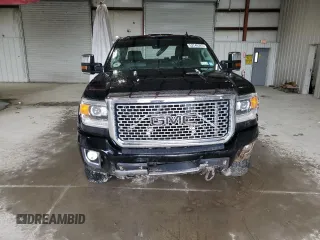 2016 GMC Sierra 2500HD Denali z VIN 1GT12UE84GF275611, wystawiony jako Copart lot #52740225 z przebiegiem 135 747 mil mil oraz Szkoda całkowita • Salvage title. Historia ofert i sprzedaży dostępna na DreamBid. Obrazek 5.